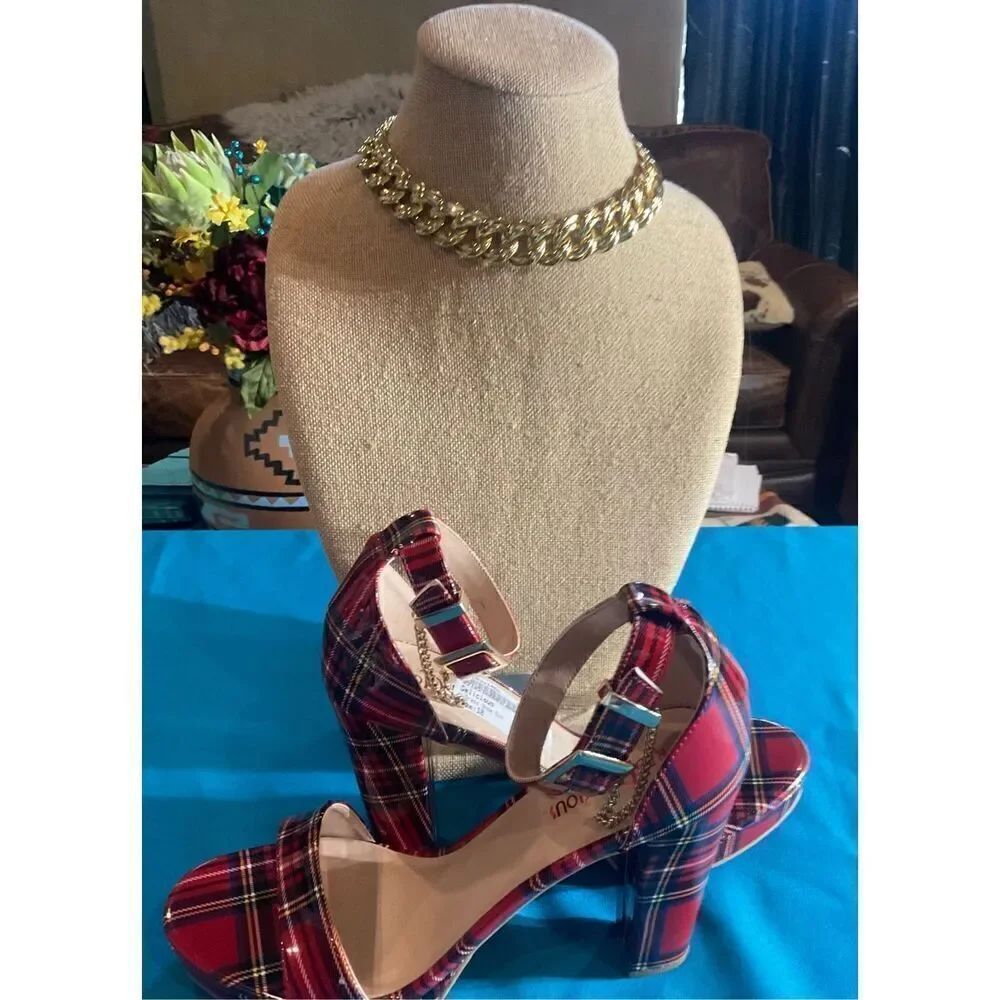 Gorgeous Statement Necklace - Picture 3 of 9